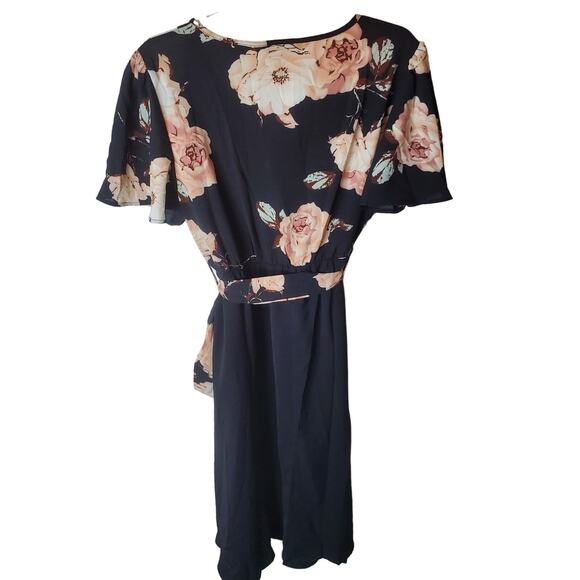 BloomChic Short Sleeve V-Neck Floral Dress, NWT, Size 12 - Picture 3 of 6